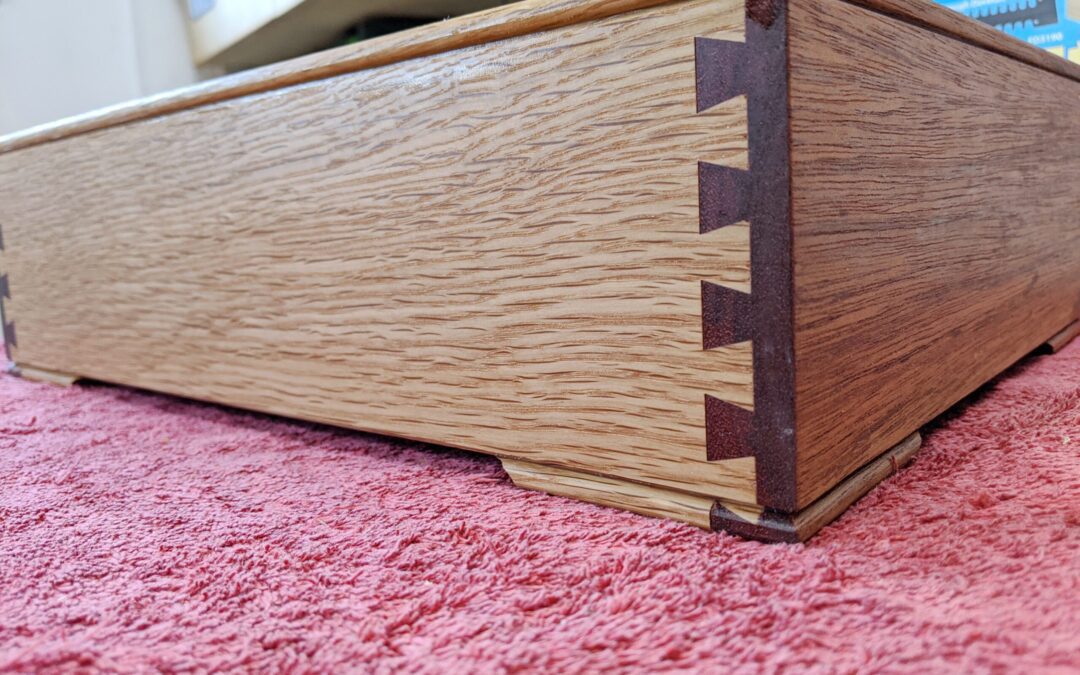 Kasten mit dem IGM Zinkenfräsgerät FD300