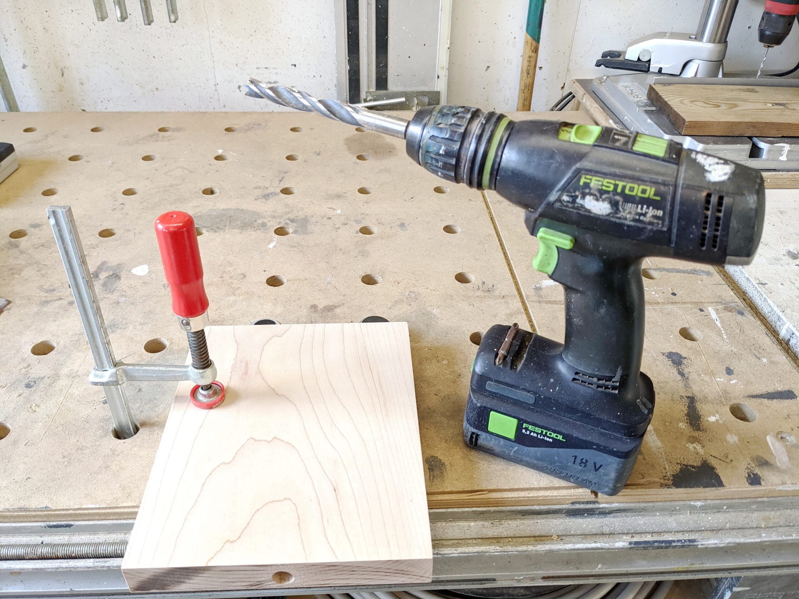 Bohrung Tischlampe mit Ahornständer