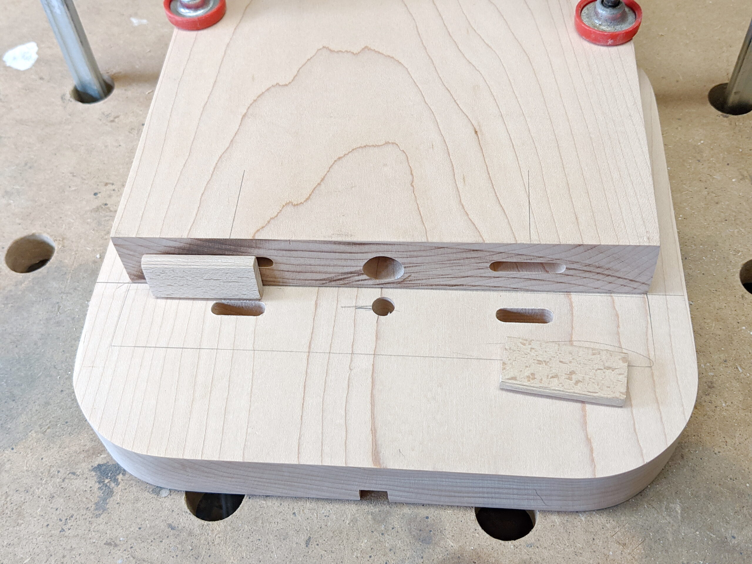 Domino Tischlampe mit Ahornständer