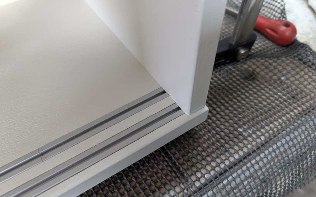 Hängeschrank mit Schiebetüren