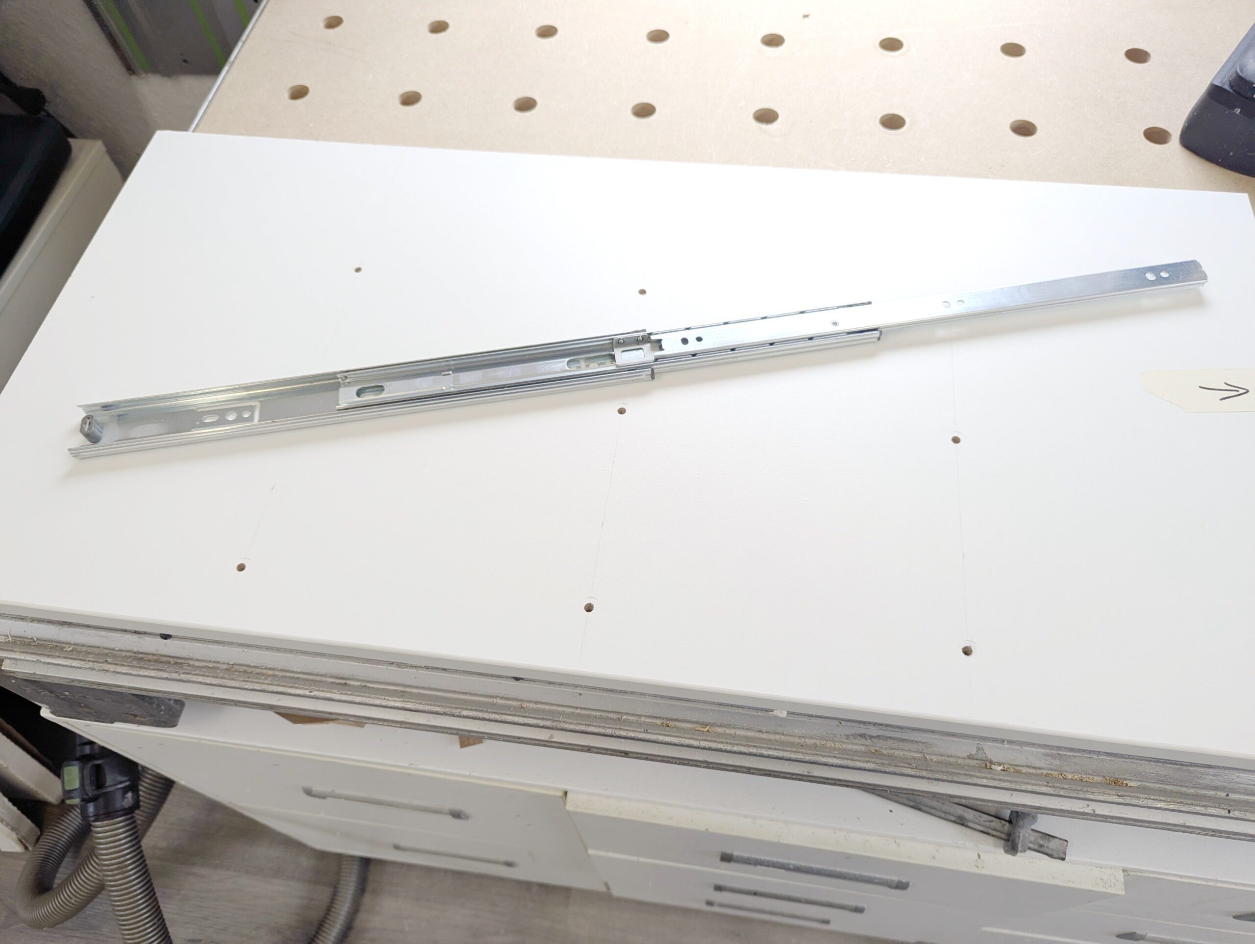 Teleskopauszüge-ausgezogen neue Möbel für die Werkstatt