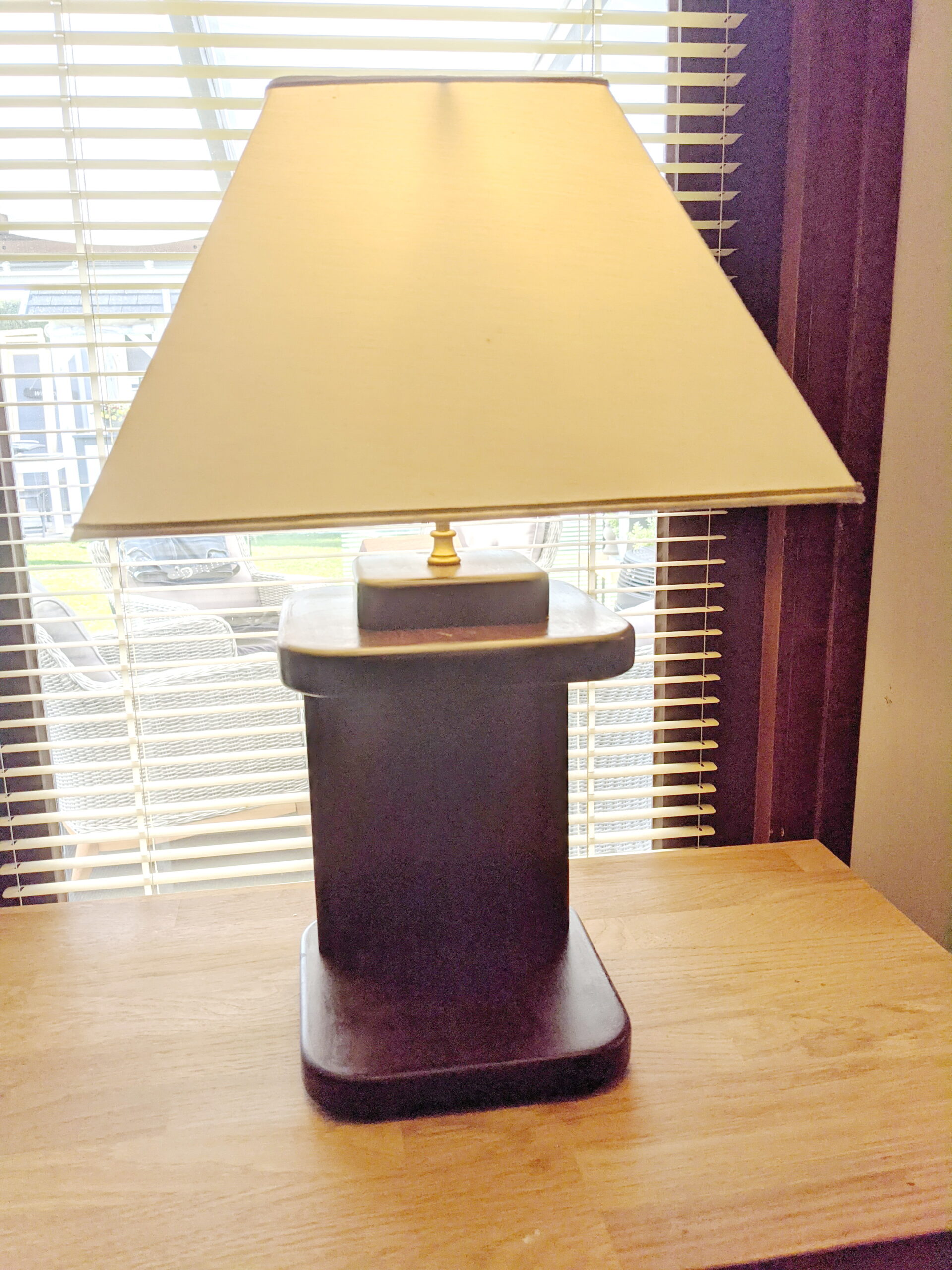 Tischlampe mit Ahornständer