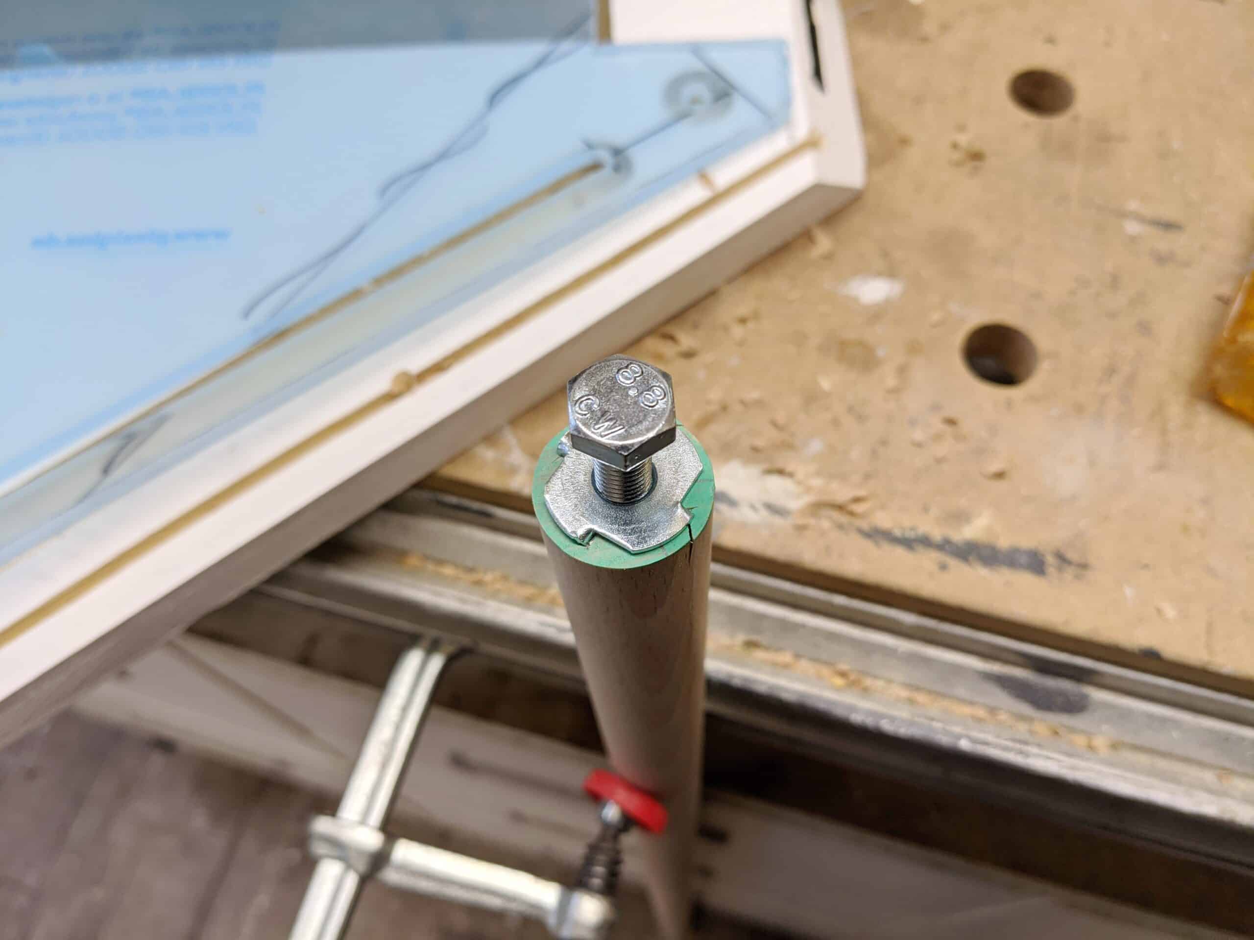 Einschlagmutter Schraube Garage Rasenroboter