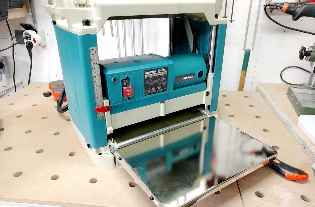 Makita 2012NB Dickenhobel