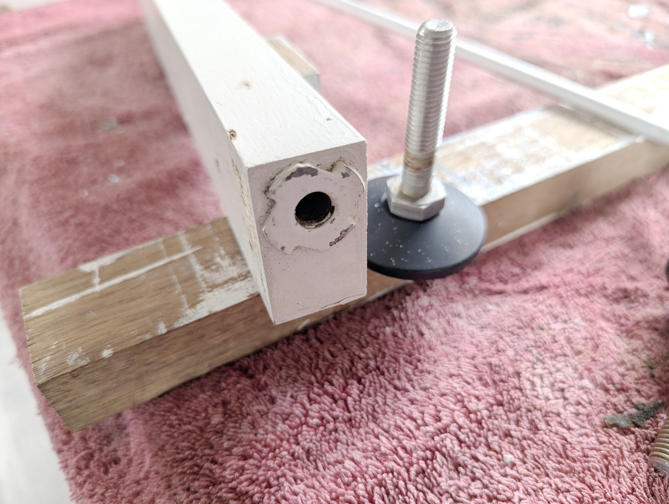 Einschlagmutter Rasenroboter Garage