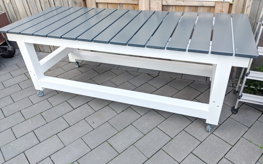 Arbeitstisch für den Außenbereich