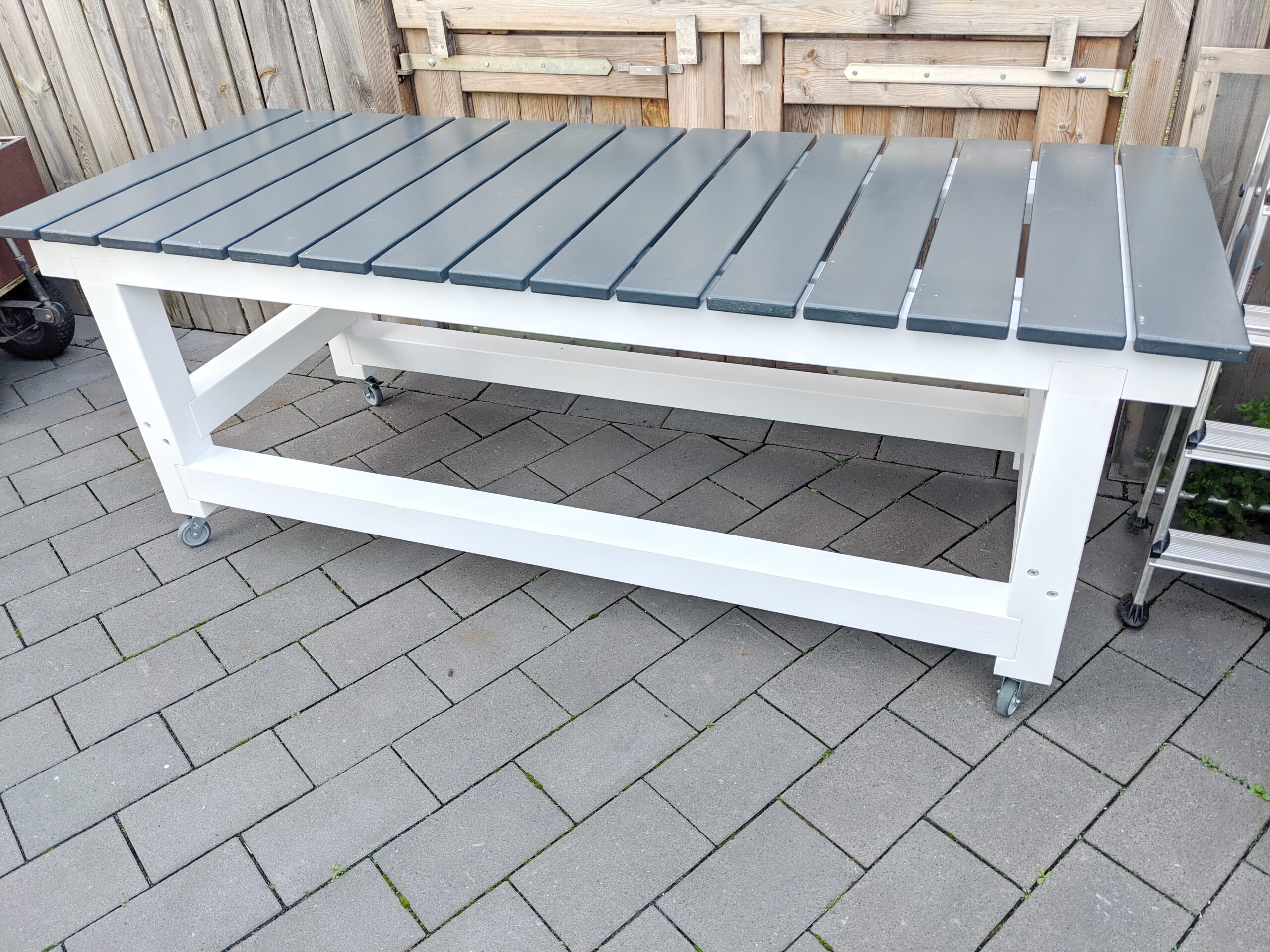 Arbeitstisch für den Außenbereich