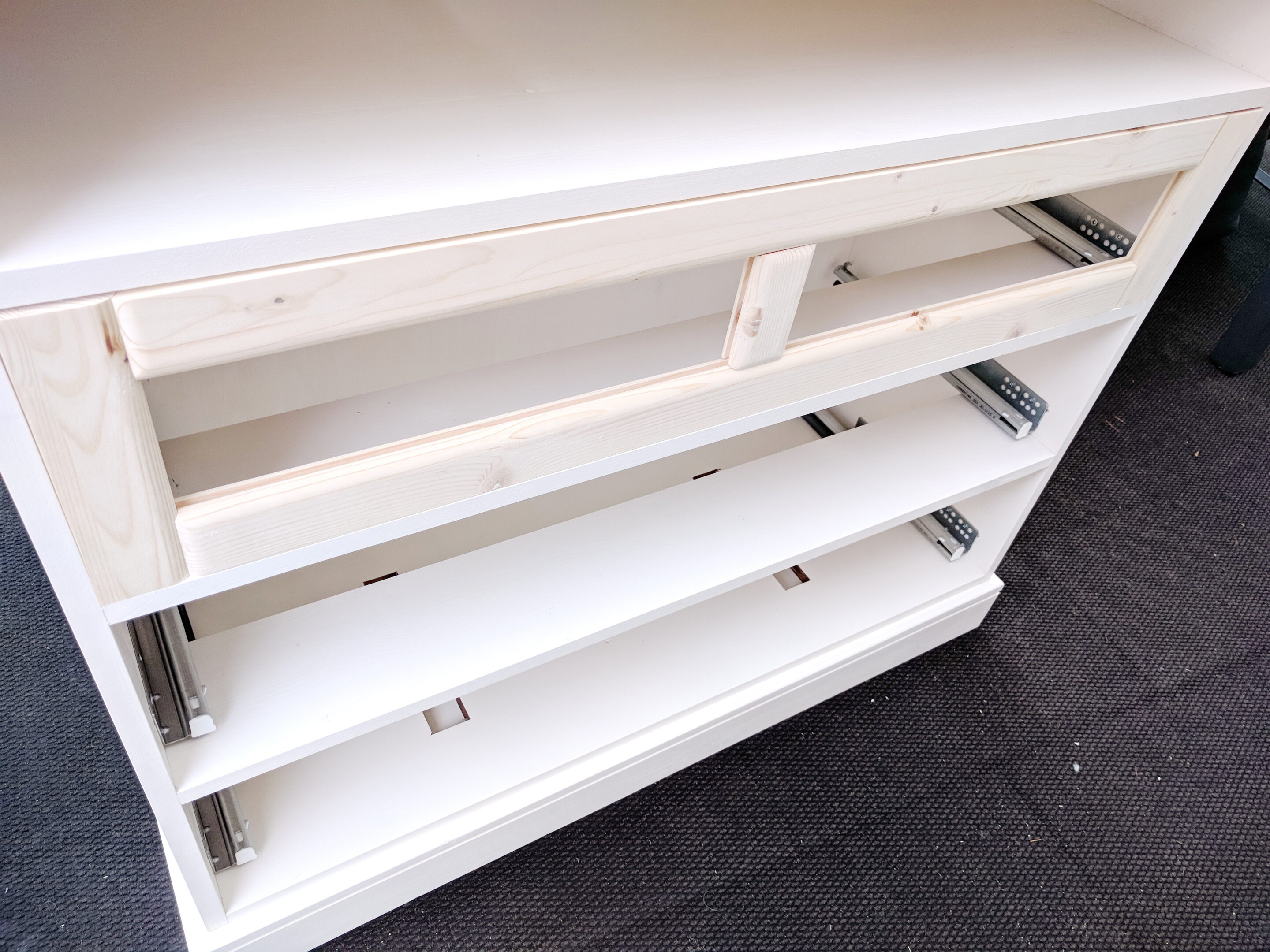 Test Landhaus-Schrank