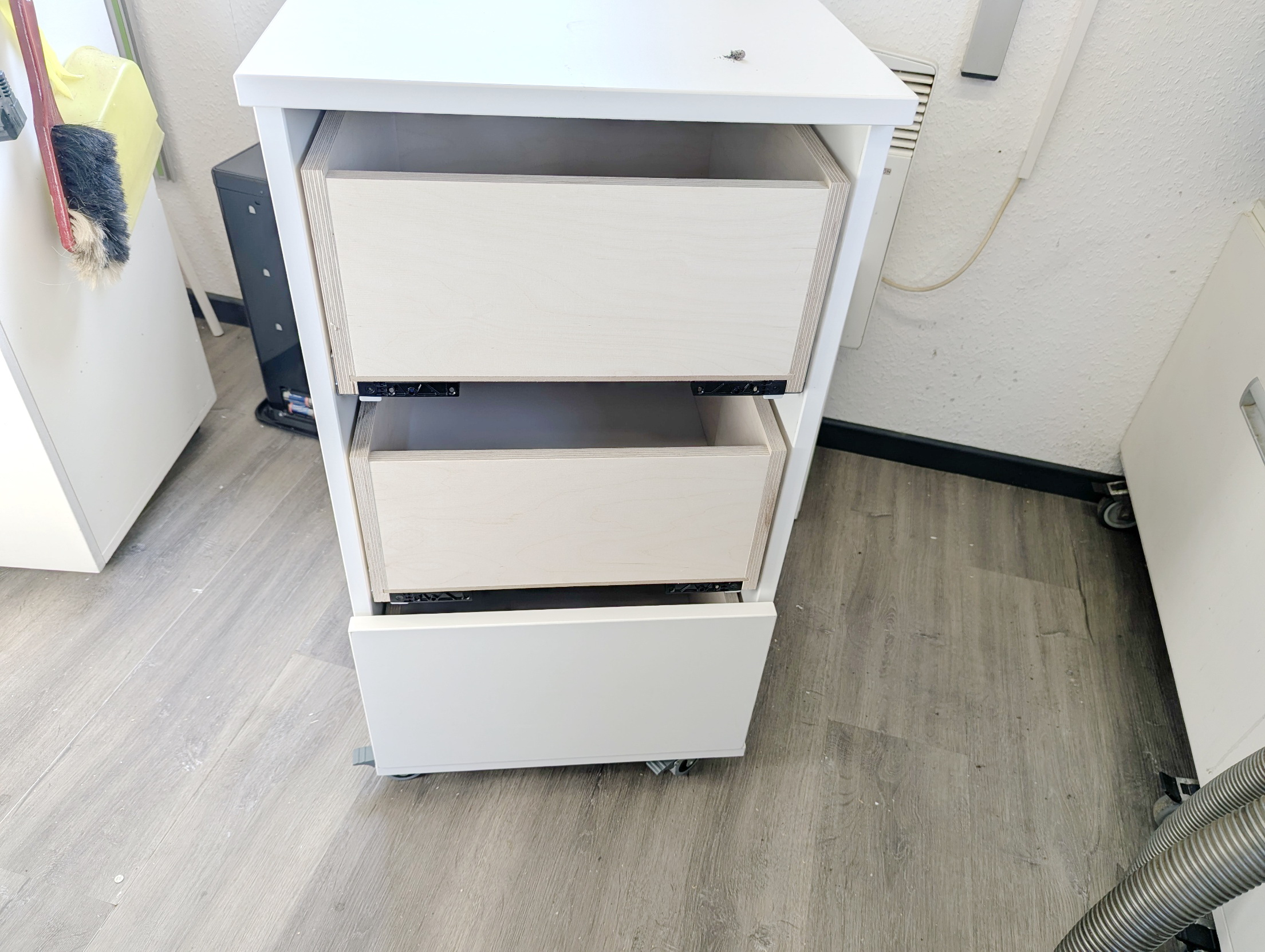 erste Front Schrank WG250